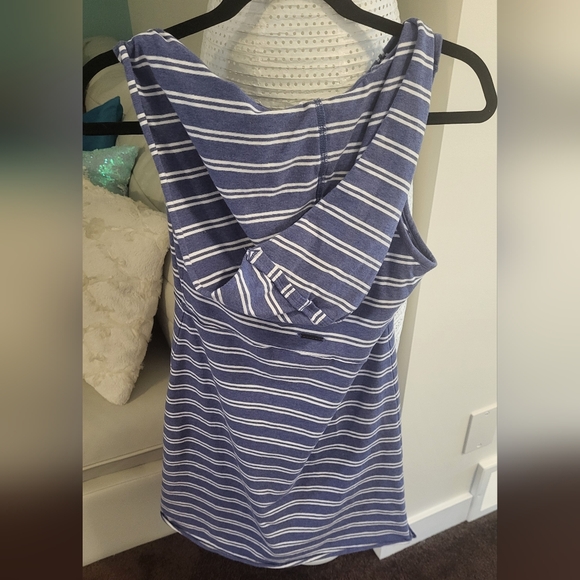 Soft, comfortable, hooded dress - Picture 3 of 3